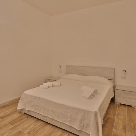 Les Chambres Au Centre Сан-Теодоро Экстерьер фото