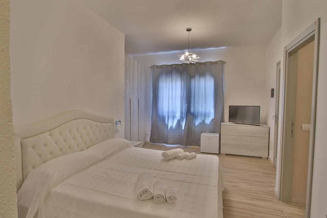 Les Chambres Au Centre Сан-Теодоро Экстерьер фото