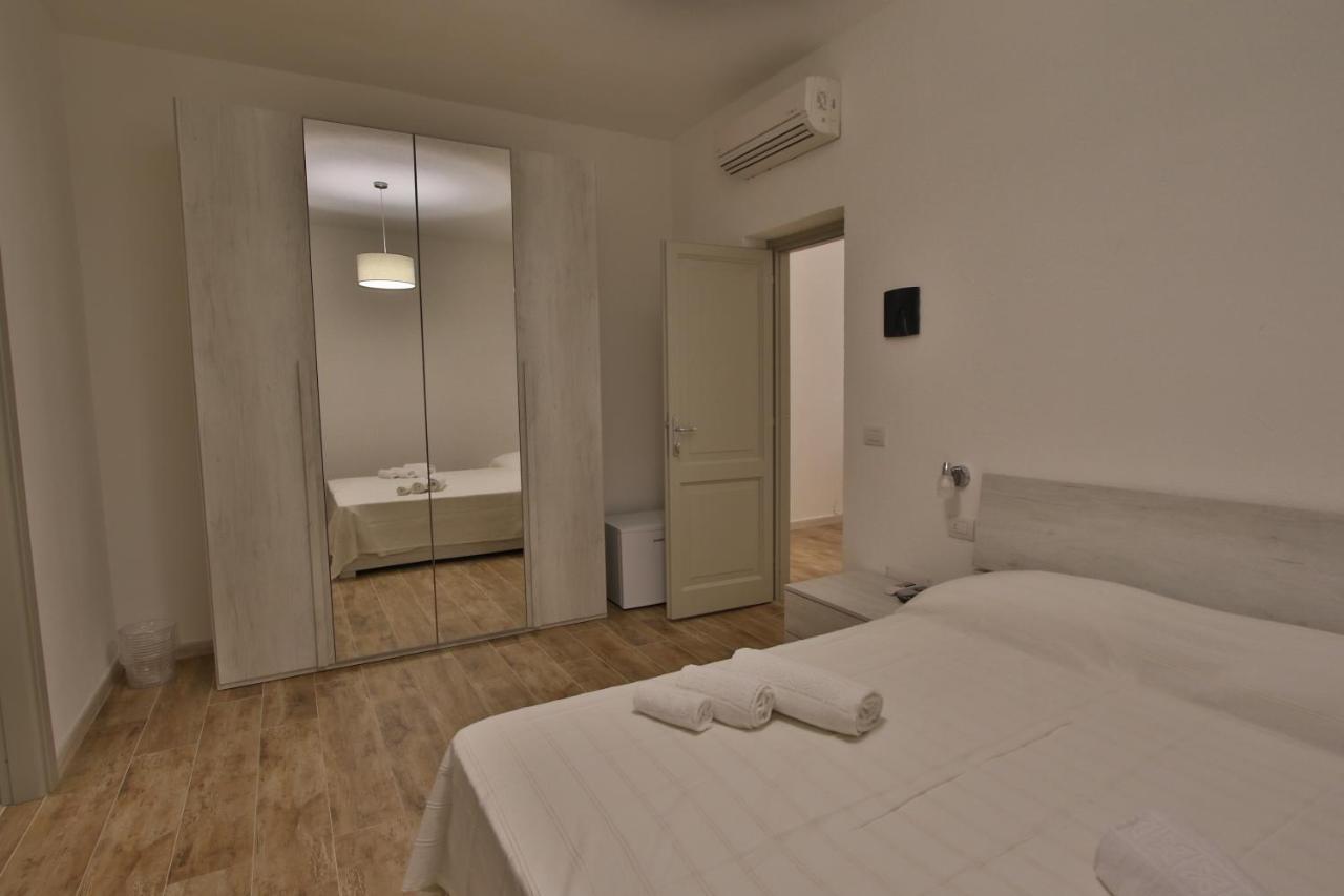 Les Chambres Au Centre Сан-Теодоро Экстерьер фото