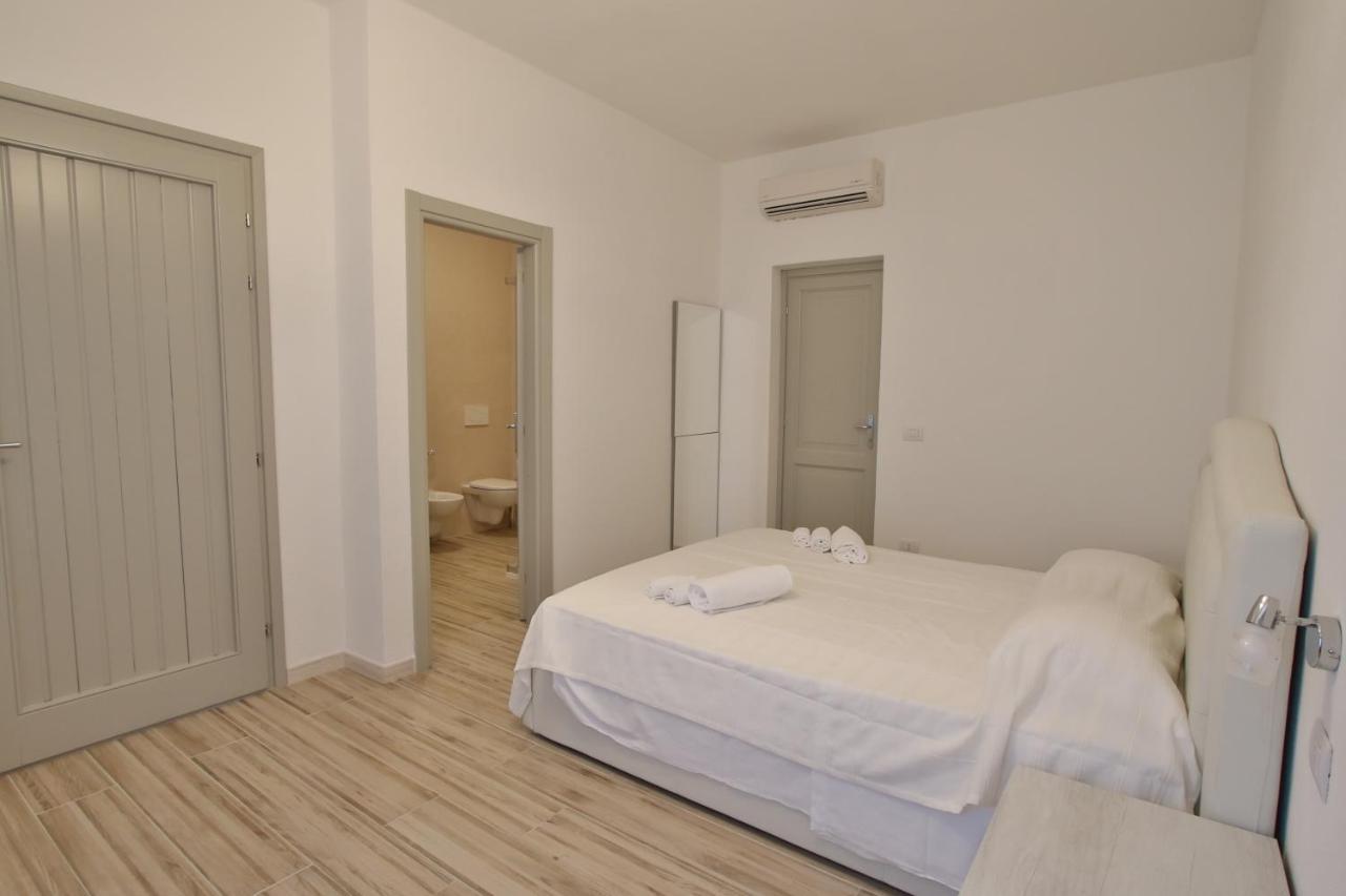 Les Chambres Au Centre Сан-Теодоро Экстерьер фото